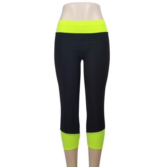 Women's Capri Style Workout Running Tights - Picture 2 of 3
